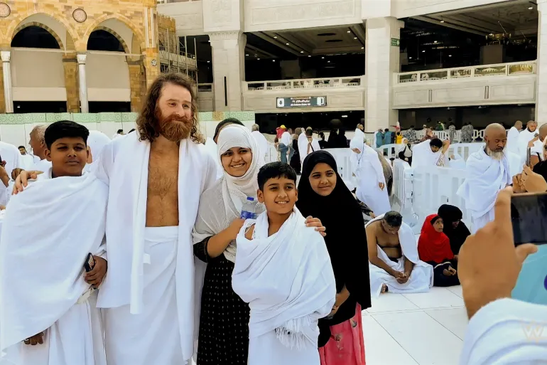 المصارع الكندي سامي زين يزور المسجد الحرام ويؤدي مناسك العمرة 1 المصارع الكندي سامي زين يزور المسجد الحرام ويؤدي مناسك العمرة