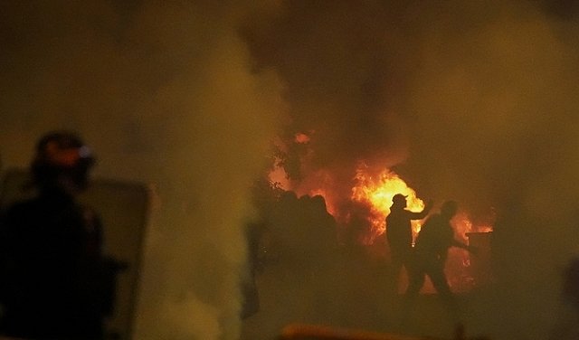 احتجاجات بيضاء على مقتل شاب برصاص الشرطة الفرنسية 3 احتجاجات بيضاء على مقتل شاب برصاص الشرطة الفرنسية