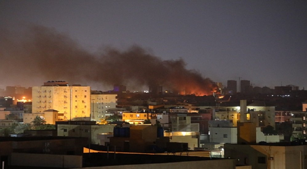 السودان .. تجدد الاشتباكات بالخرطوم بعد انتهاء هدنة وقعها طرفي النزاع في جدة 2 السودان تجدد الاشتباكات في الخرطوم بعد انتهاء هدنة وقعها طرفي النزاع في جدة