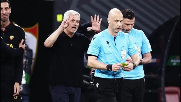 الدوري الأوروبي: تعرض الحكم أنتوني تايلور للإساءة والشتم ولجنة الحكام الإنجليزية تدين الحادثة 1 تعرض الحكم أنتوني تايلور للإساءة والشتم ولجنة الحكام الإنجليزية تدين الحادثة