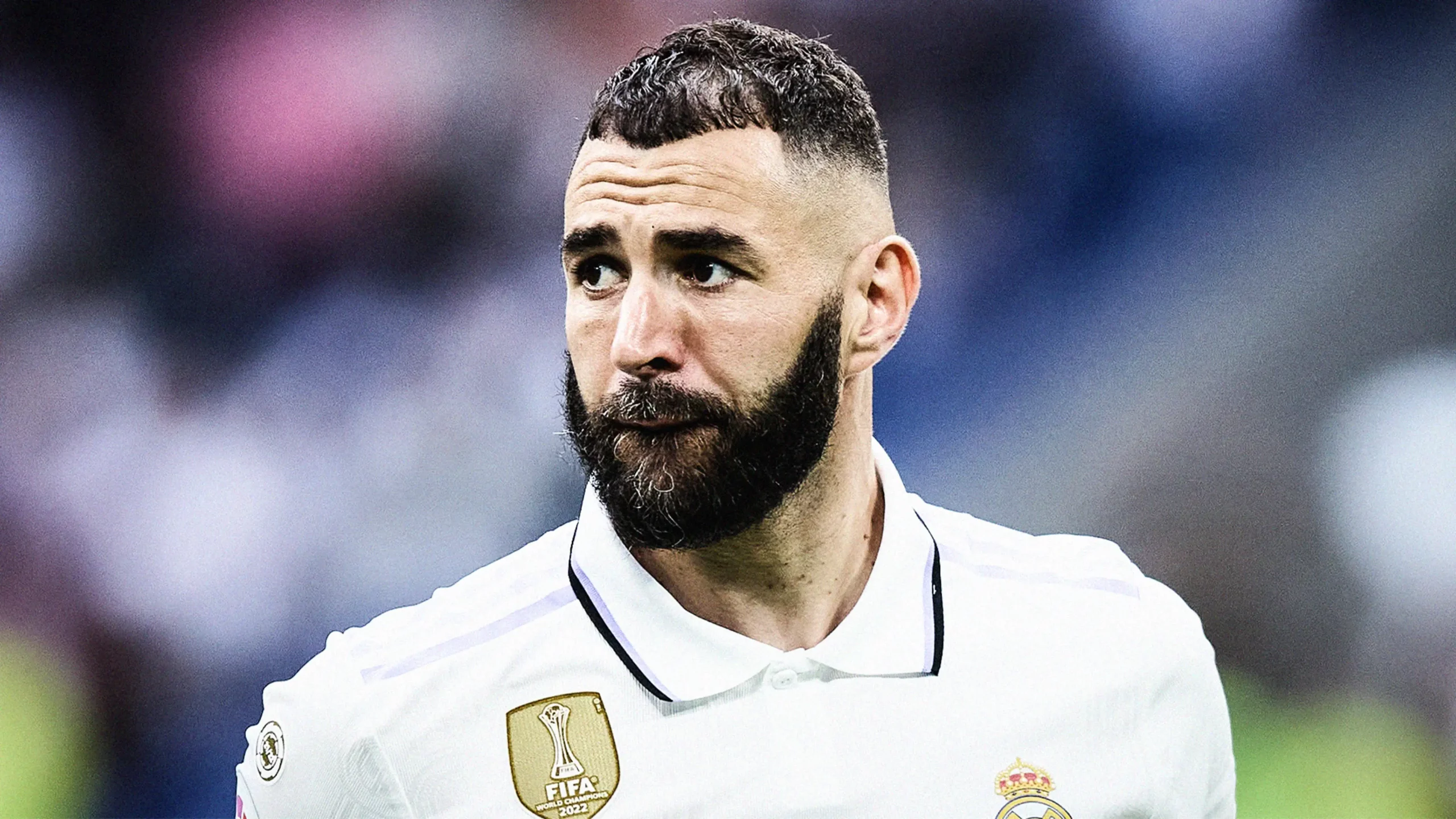 بنزيما يلغى متابعة ريال مدريد على "انستجرام" والملكي يرد بالمثل
