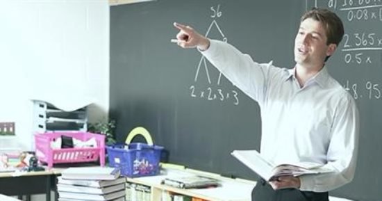 صحيفة "ديلي ميل" مدرسة بريطانية تدرس الإباحية للأطفال !!