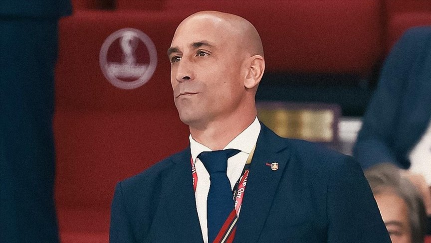 تصريحات صادمة عن رئيس اتحاد إسبانيا لكرة القدم "لويس روبياليس" 4 تصريحات صادمة عن رئيس اتحاد إسبانيا لكرة القدم "لويس روبياليس"