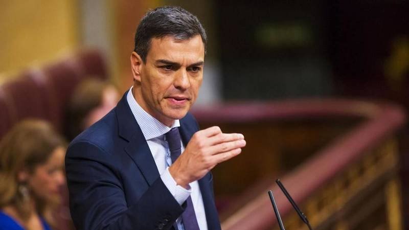 ملك إسبانيا يكلف رئيس الوزراء الاشتراكي المنتهية ولايته بيدرو سانشيز بتشكيل الحكومة