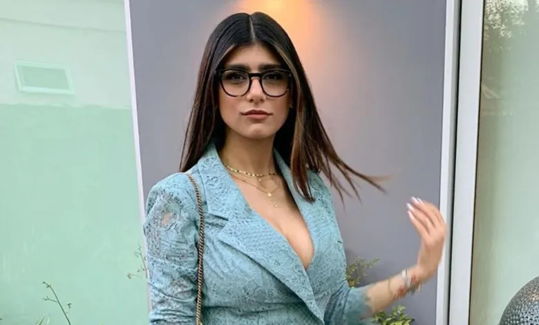 بعد دعمها للقضية الفلسطينية مايا خليفة تفقد عملها في مجلة "بلاي بوي"