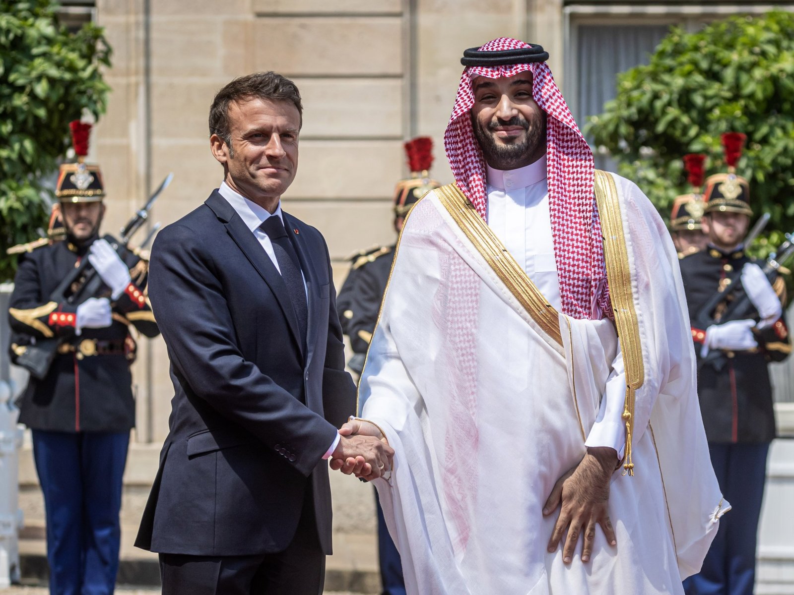 ولي العهد السعودي يبدأ زيارة إلى فرنسا بدعوة من ماكرون وملفا الطاقة وتداعيات الحرب على إيران على الطاولة