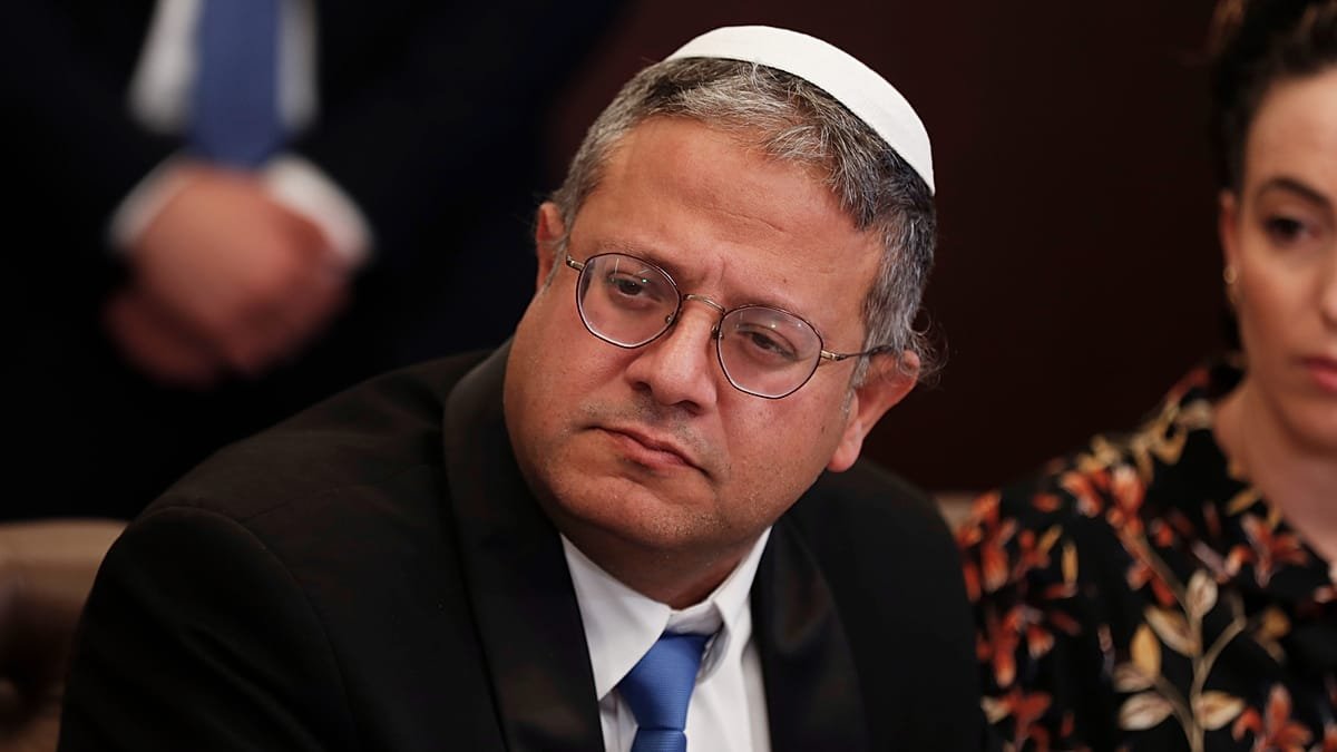 بن غفير يزور سجن الأسيرات ويهدد بـ"الحد الأدنى من المعاملة"
