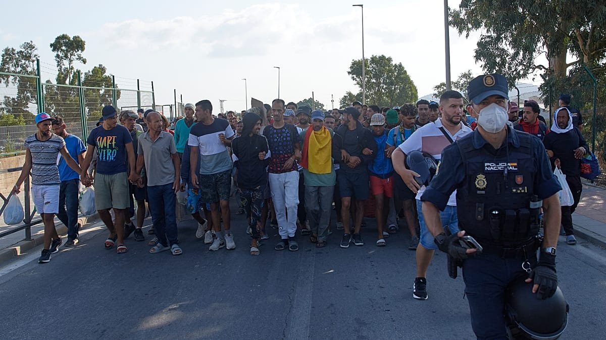 سلطات سبتة تحذر من الانهيار وإسبانيا تطلب دعمًا أوروبيًا لمواجهة التدفق