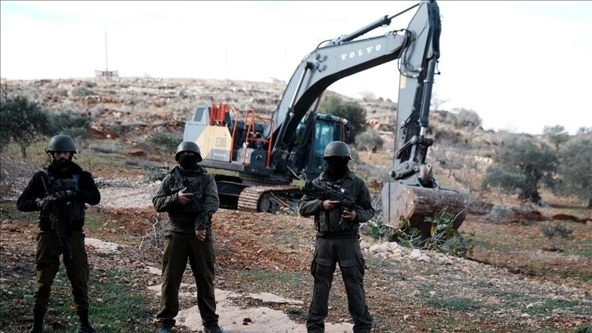 إصابة فلسطينيين واعتداءات مستوطنين وتجريف أراضي شرق جنين