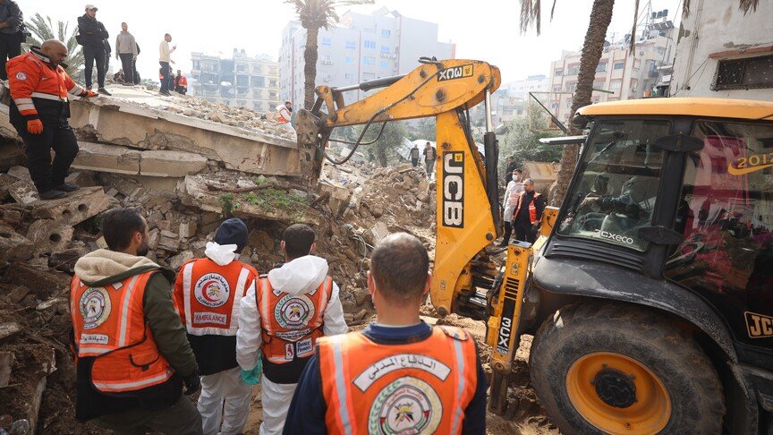 الدفاع المدني بغزة: انتشال رفات 233 فلسطينيا من أنقاض 20 منزلا