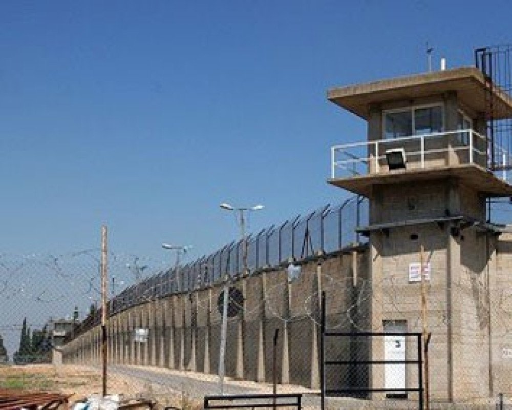 سلطات الاحتلال تصدر أوامر اعتقال إداري بحق 45 معتقلاً فلسطينياً