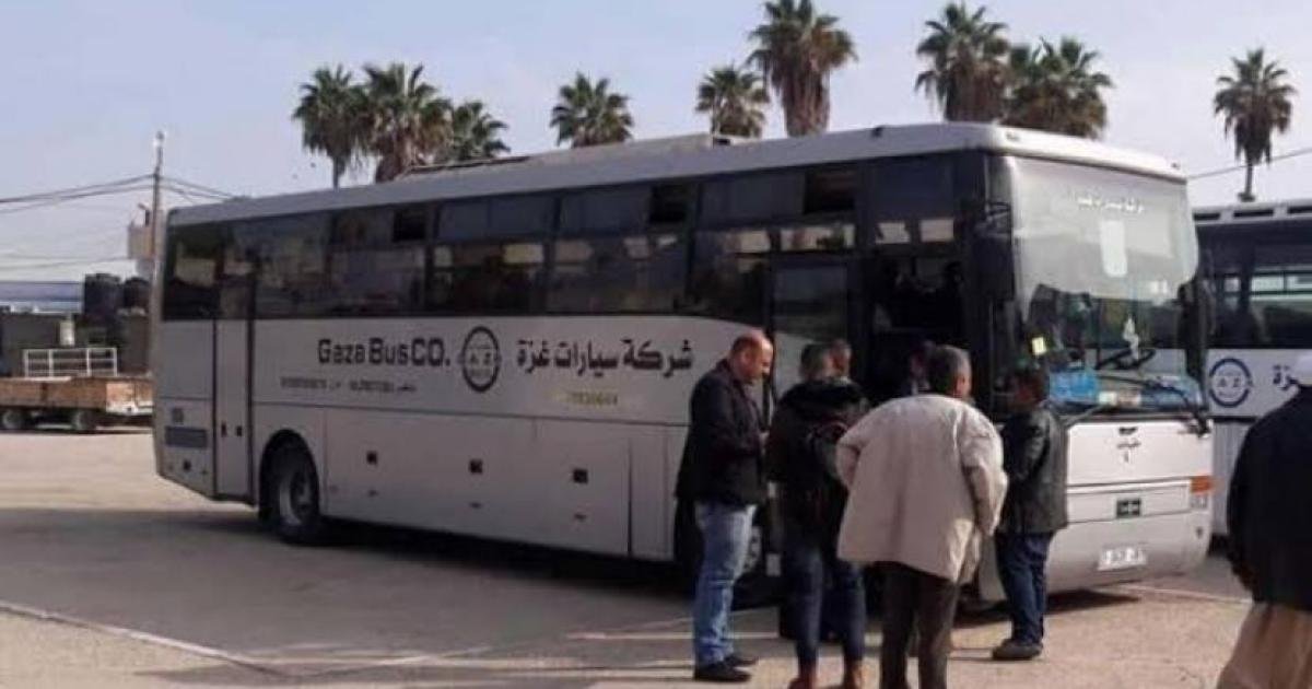 نقابة الباصات في غزة تحذر من تعليق تدريجي لنقل الكوادر الطبية