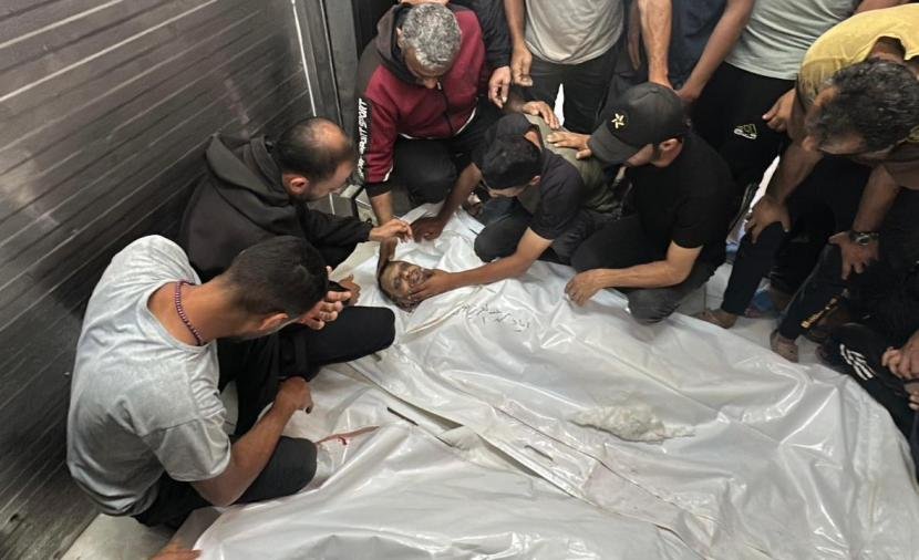 قصف مدفعي وإطلاق نار متواصل من الآليات والزوارق والطائرات المسيّرة في عدة مناطق بغزة