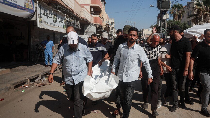 إصابة 9 فلسطينيين بقصف مسيرة إسرائيلية لخيام نازحين في خان يونس