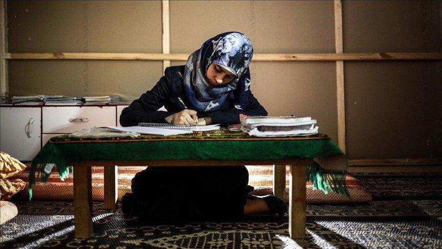 غزة: نازحون وتلاميذ يتقاسمون فصولاً في خيام